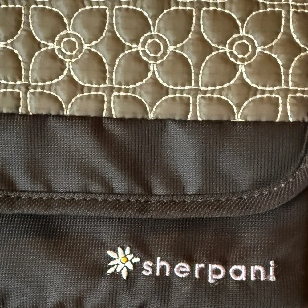 Sherpani Black Messenger Bag with warm Gray Quilted Front